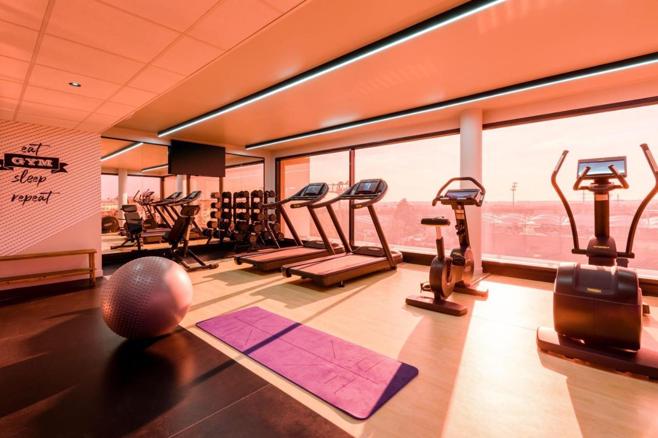 Courtyard By Marriott Paris Hotel